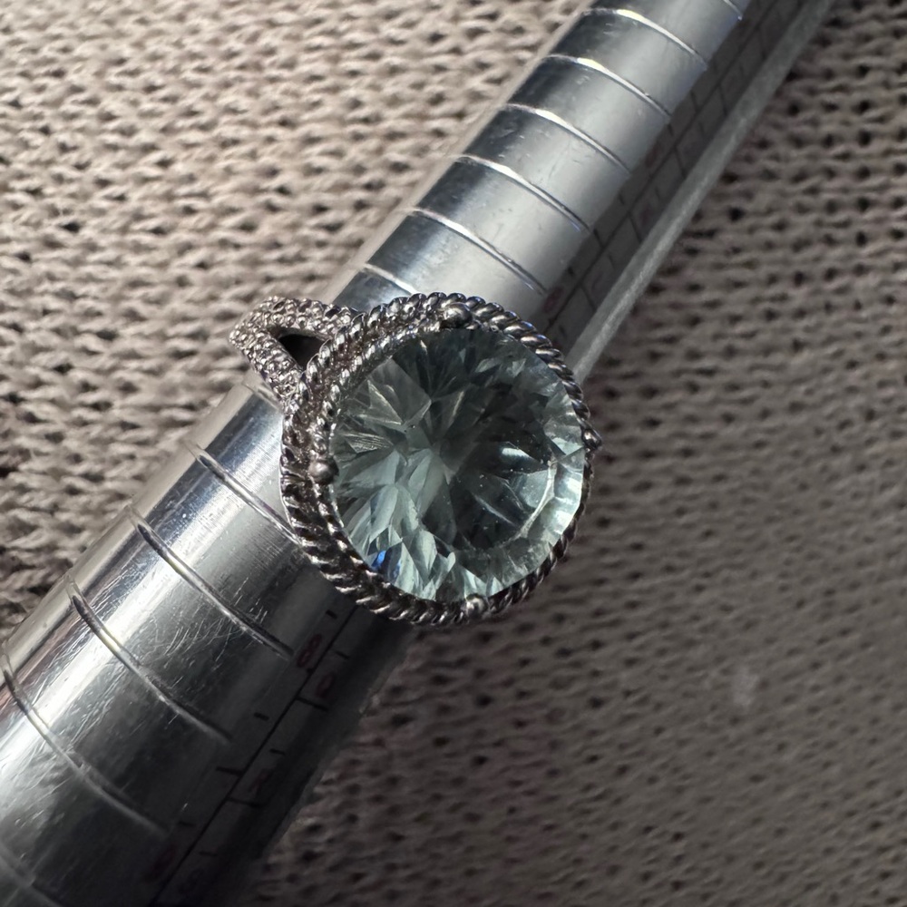 Clear out 💕Sterling Silver  Ring.
